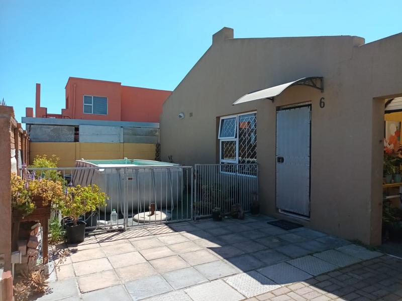 3 Bedroom Property for Sale in Pelikan Park Western Cape